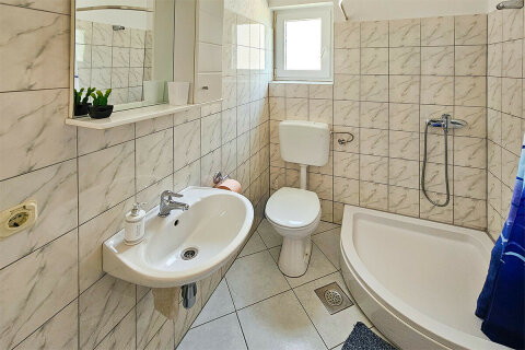 apartmány Mali Luka: apartmán A2 pro 2-4 osoby, <br />
2. poschodí