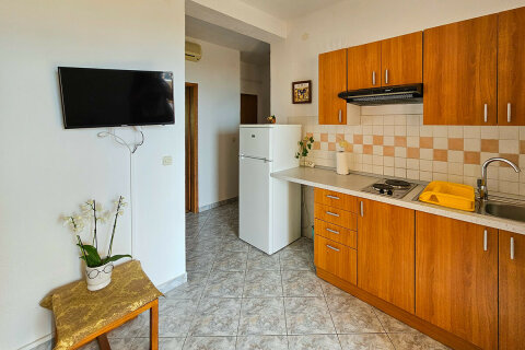 apartmány Mali Luka: apartmán A3 pro 2-4 osoby, <br />
2. poschodí