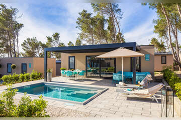 Mobilhome Avalona - příklad mobilhomu typu "C" - Mobilhome Luxury s bazénem pro 4–6 osob, Aminess Camping Resort, Povljana, ostrov Pag, Chorvatsko