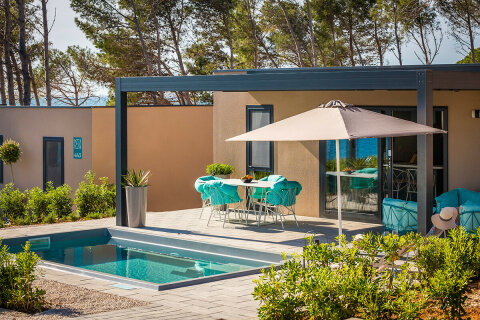 Mobilhome Avalona - příklad mobilhomu typu "C" - Mobilhome Luxury s bazénem pro 4–6 osob, Aminess Camping Resort, Povljana, ostrov Pag, Chorvatsko