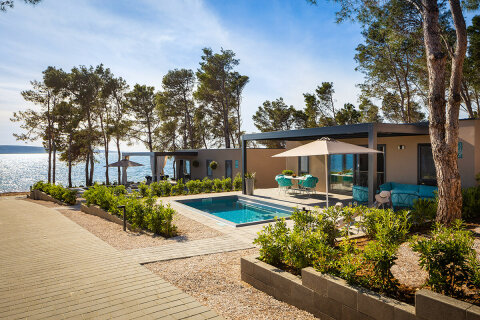 Mobilhome Avalona - příklad mobilhomu typu "C" - Mobilhome Luxury s bazénem pro 4–6 osob, Aminess Camping Resort, Povljana, ostrov Pag, Chorvatsko