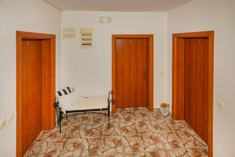 Apartmány Nostalgija - chodba v domě, Mandre, ostrov Pag, Chorvatsko