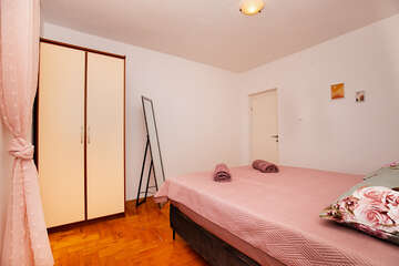 A6 - apartmány Roza pro 4-6 osob, dolní budova - 2. poschodí