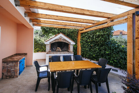 Prázdninový dům Riva - terasa s grilem, Mali Iž, ostrov Iž, Chorvatsko