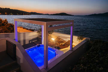 Prázdninový dům Riva - terasa s vířivkou, Mali Iž, ostrov Iž, Chorvatsko