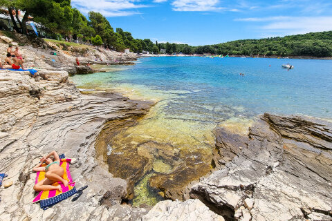 Apartmány Banjole 11 - koupání z plochých kamenů 180 m od domu, Pula - Banjole, Istrie, Chorvatsko