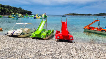 Mobilhomy Centinera - oblázková pláž, Pula-Banjole, poloostrov Istrie, Chorvatsko