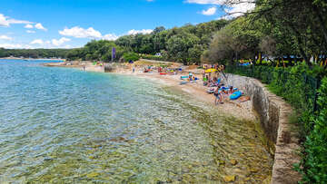 Mobilhome Mon Perin Resort - oblázková pláž v části San Polo, Bale - Rovinj, Istrie, Chorvatsko