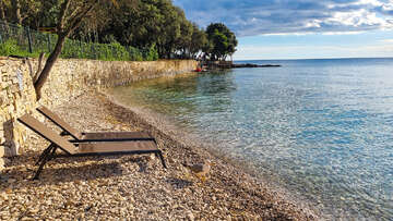 Mobilhome Mon Perin Resort - oblázková pláž v části San Polo, Bale - Rovinj, Istrie, Chorvatsko