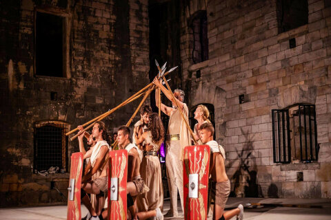 Mobilhome Mon Perin Resort - večerní představení v pevnosti Fort Forno, Bale - Rovinj, Istrie, Chorvatsko