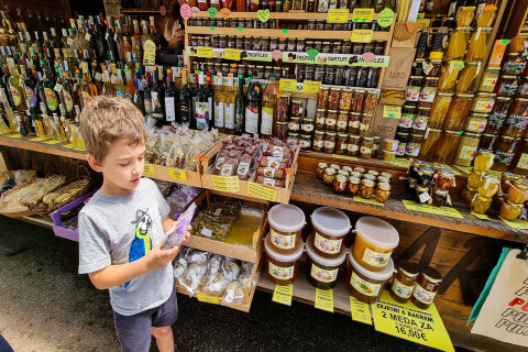 Pula - městská tržnice (otevřena denně do 13.30 hod.), Istrie, Chorvatsko