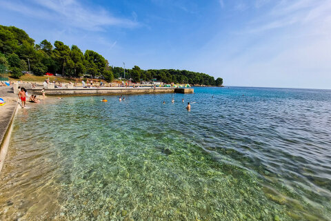 Pula - pláž Valkane, Istrie, Chorvatsko