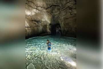 Pula - jeskyně Galebove stijene, Istrie, Chorvatsko