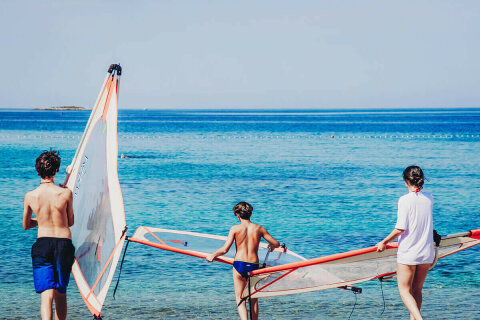 Mobilhome Mon Perin Resort - škola windsurfingu v kempu (v části Colona), Bale - Rovinj, Istrie, Chorvatsko