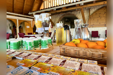 Apartmány Garden Resort-L - snídaně v restauraci, Potočnica, ostrov Pag, Chorvatsko