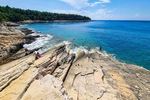 Poloostrov Kamenjak - skály na konci stezky "Po stopách dinosaurů", Istrie, Chorvatsko