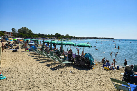 Písečná pláž Bijeca, Medulin, Istrie, Chorvatsko