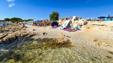 Apartmány Plavo Nebo, oblázková pláž Contish, Medulin, Istrie, Chorvatsko