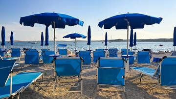 Apartmány Plavo Nebo, oblázková pláž Contish - lehátka typu Comfort, Medulin, Istrie, Chorvatsko