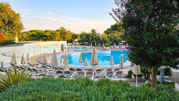 Volně přístupný bazén před hotelem Belveder, Medulin, Istrie, Chorvatsko