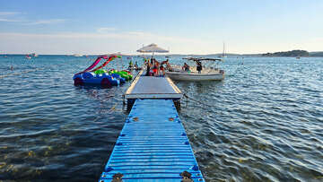 Půjčovna sportovního vybavení u pláže Alba Chiara, Medulin, Istrie, Chorvatsko