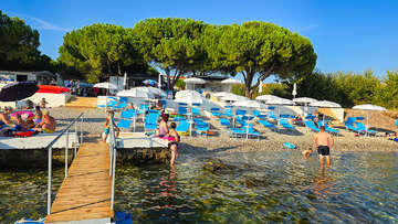 Pláž Alba Chiara, Medulin, Istrie, Chorvatsko