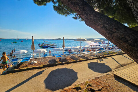 Pláž Alba Chiara, Medulin, Istrie, Chorvatsko