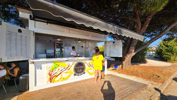 Palačinky u pláže Alba Chiara, Medulin, Istrie, Chorvatsko