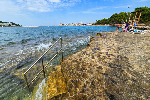 Poreč - pláže, Istrie, Chorvatsko