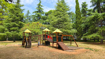 Poreč - dětská hřiště u pláže Kupalište, Istrie, Chorvatsko