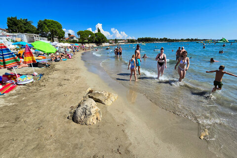 Zambratija - písečná pláž, Istrie, Chorvatsko 