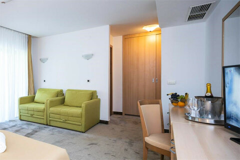 Hotel Flores**** - dvoulůžkový pokoj s možností dvou přistýlek, Poreč, Istrie, Chorvatsko