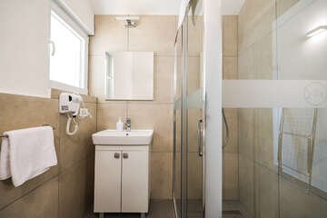 Apartmán Superior Seaside B pro 4–5 osob, Resort Medena, Seget Donji, Trogirská riviéra, Chorvatsko