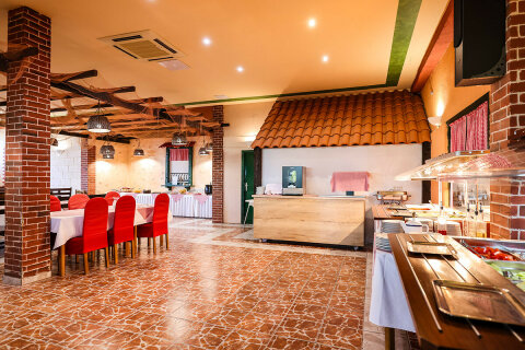 Apartmány Resort Medena - restaurace Maslina, Seget Donji, Trogirská riviéra, Chorvatsko