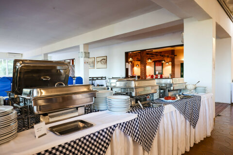 Apartmány Resort Medena - strava v restauraci Maslina, Seget Donji, Trogirská riviéra, Chorvatsko