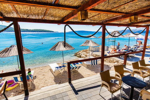 Apartmány Resort Medena - kavárna u pláže, Seget Donji, Trogirská riviéra, Chorvatsko