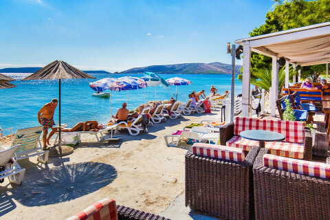 Apartmány Resort Medena - kavárna u pláže, Seget Donji, Trogirská riviéra, Chorvatsko