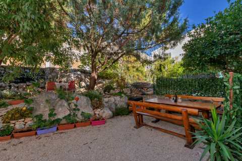 Apartmány Lucija - posezení u grilu, Živogošće - Blato, Makarská riviéra, Chorvatsko