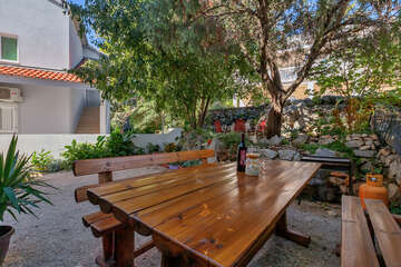 Apartmány Lucija - posezení u grilu, Živogošće - Blato, Makarská riviéra, Chorvatsko