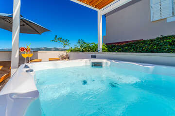 Prázdninový dům Riva - vířivka na terase, Mali Iž, ostrov Iž, Chorvatsko