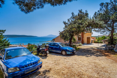 Apartmány Pojana - parkoviště u domu, Martinšćica, ostrov Cres, Chorvatsko