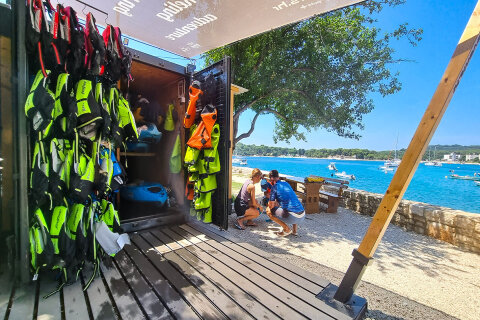 Zázemí společnosti Pulsevents, výlet na kajacích, Pula, Istrie, Chorvatsko