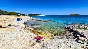 Zátoka Škokovica, poloostrov Kamenjak, Chorvatsko Istrie