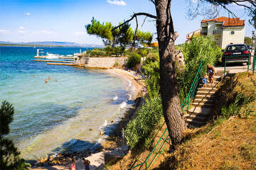 Mobilhome Kučica - pláž Južna plaža 100 m od mobilhomu, Tkon, ostrov Pašman, Chorvatsko