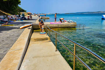 Mobilhome Kučica - pláž Južna plaža 100 m od mobilhomu, Tkon, ostrov Pašman, Chorvatsko