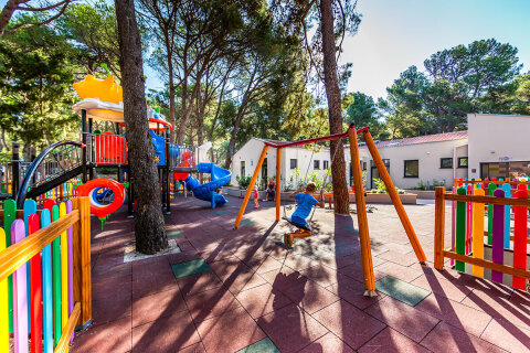 Mobilhome Resort Čikat - dětské hřiště, Mali Lošinj, ostrov Lošinj, Chorvatsko