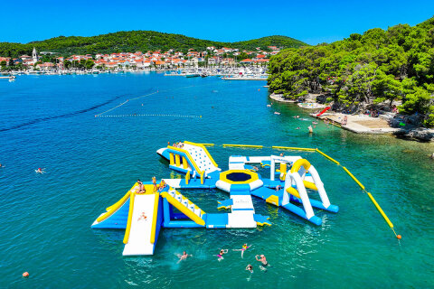 Resort Zelena Punta - nafukovací aquapark u pláže, Kukljica, ostrov Ugljan, Chorvatsko
