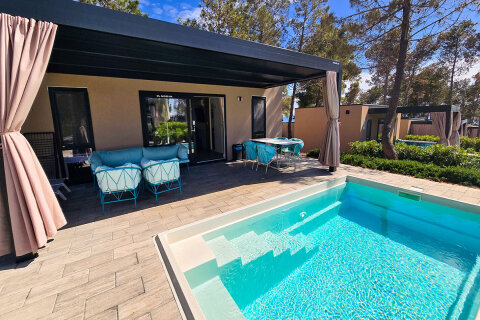 Mobilhome Avalona - příklad mobilhomu typu "C" - Mobilhome Luxury s bazénem pro 4–6 osob, Aminess Camping Resort, Povljana, ostrov Pag, Chorvatsko