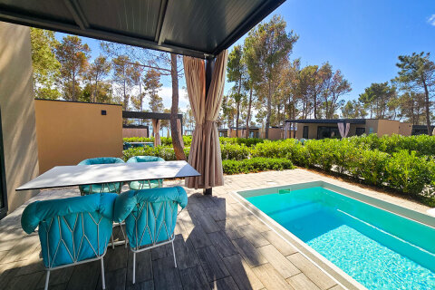 Mobilhome Avalona - příklad mobilhomu typu "C" - Mobilhome Luxury s bazénem pro 4–6 osob, Aminess Camping Resort, Povljana, ostrov Pag, Chorvatsko