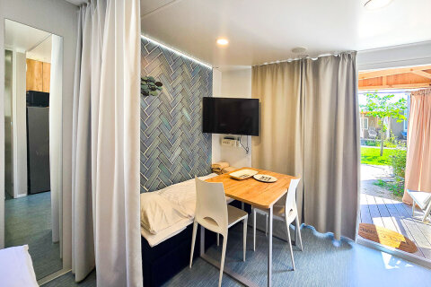 Mobilhome Cozy pro 2–3 osoby, Falkensteiner Premium Camping Zadar, Chorvatsko